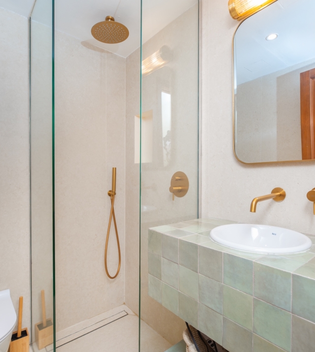 Resa estates Ibiza for sale te koop appartement Santa Gertrudis bathroom shower.jpg